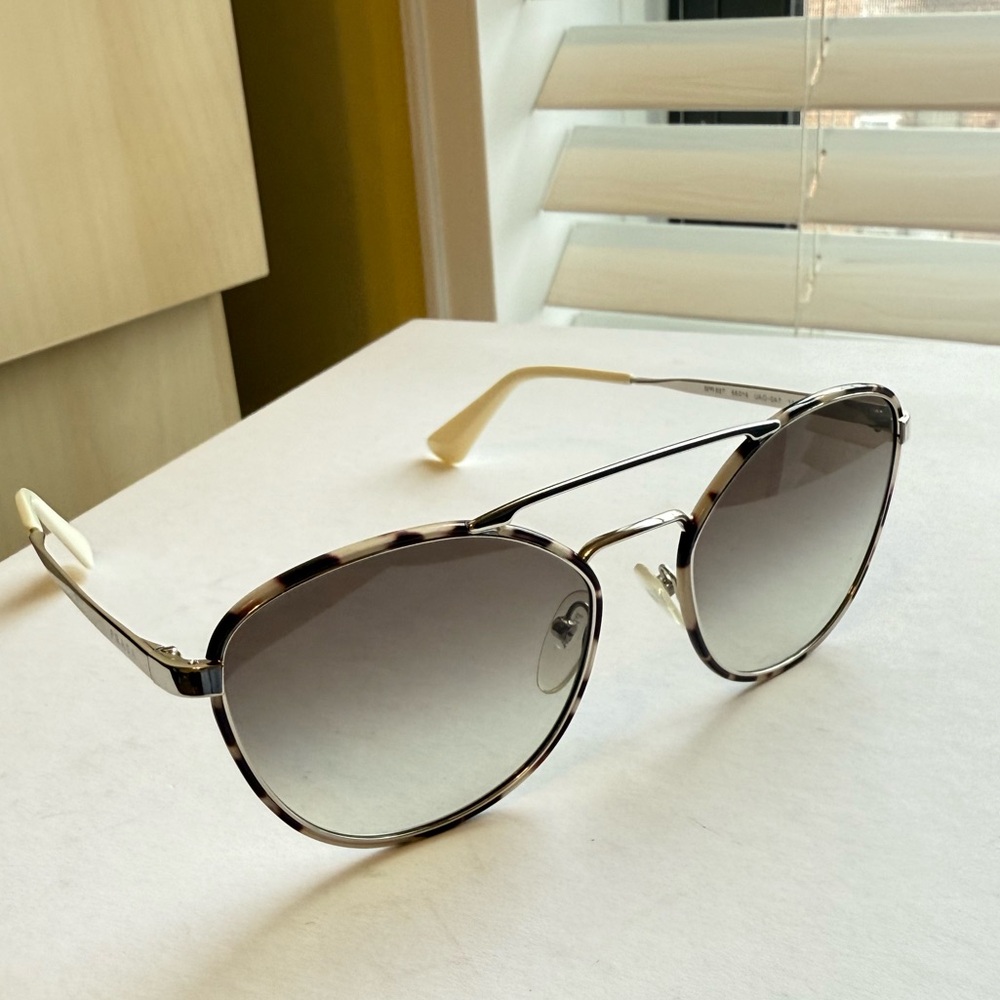 PRADA Women's Stylish Tortoiseshell Aviator Sunglasses with Light Lenses - Picture 3 of 6
